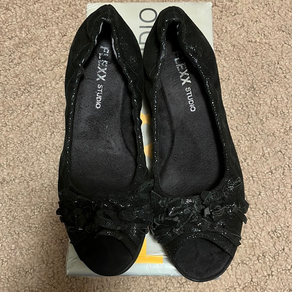 Cute leather black metallic Flexx Studio open toe shoes.  Style is Bowsterous.